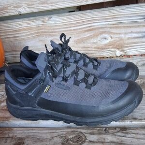 Keen Hiking Men's Gray and Black Athletic Shoes